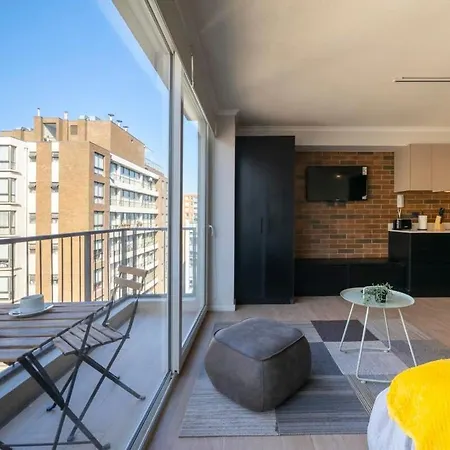 Modern Lodging Close To The Costanera Center